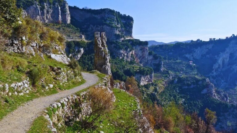 10 Stunning Hiking Trails Around The World You Have To See